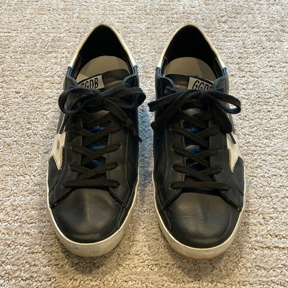 Women’s Golden Goose Superstar Low in black and white